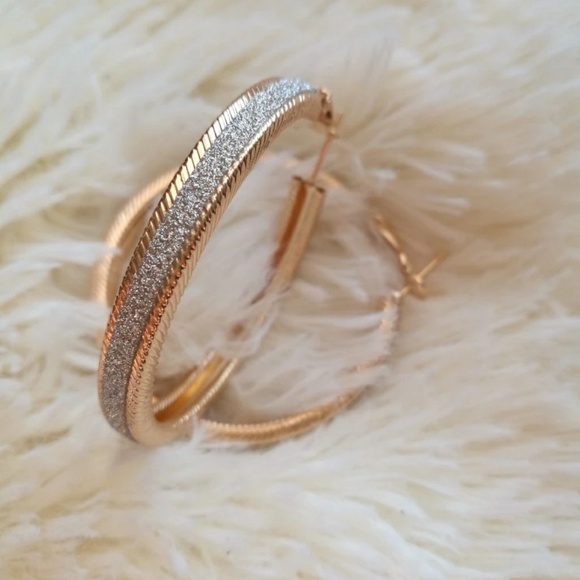 Gold & silver hoop earrings New - Picture 3 of 5